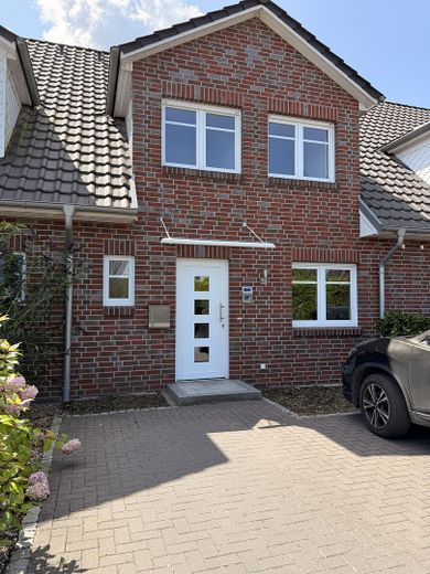 Modern rijtjeshuis in Apensen te koop – Außenansicht