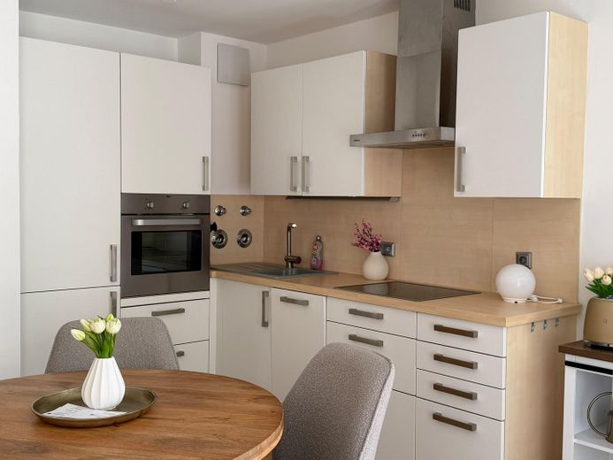 Particular: soleado apartamento de 2 habitaciones con terraza – Küchenbereich