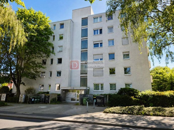 Top!! Gepflegte 2-Zimmer-Wohnung mit Balkon &amp; Einbauküche – Hausansicht