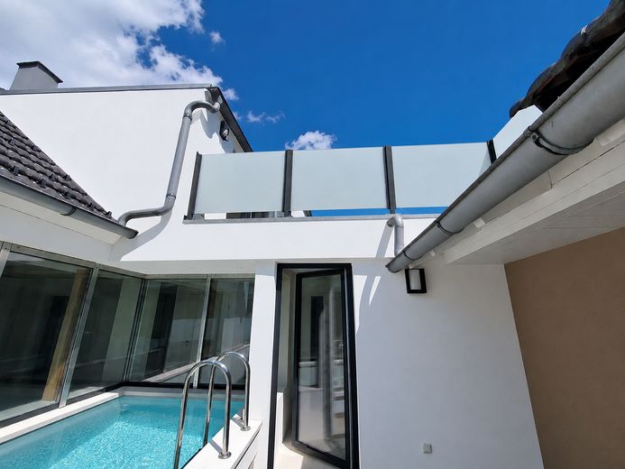 Casa nella casa con piscina, terrazza sul tetto e ascensore privato - Traunstein – Nahezu uneinsichtiger Pool