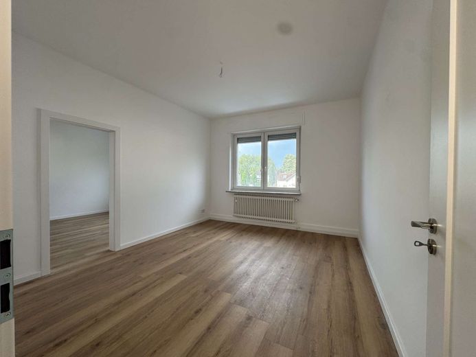 Helle frisch sanierte 2,5 Zimmer Wohnung in Bestlage von Wattenscheid - direkt am Aldi &amp; Netto – Wohnzimmer (1)