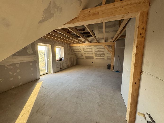 Blick Küche ins Wohnzimmer