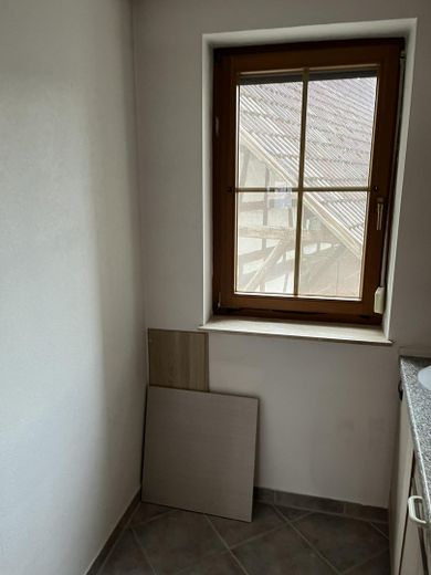 Spazio abitativo per tutti - 5 locali, 170 m², 2 bagni, stufa svedese, balcone, vista – Abstell- Vorratsraum