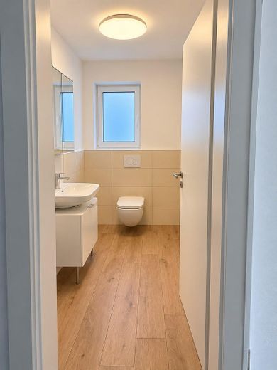 شقة كبيرة وعصرية من 5 غرف مع حديقة – WC