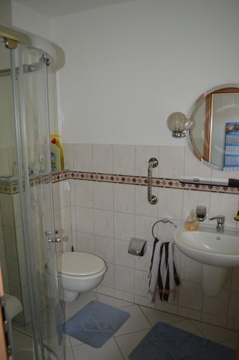 "Attraktives Reihenhaus" in "Weser"-Nähe, ruhige Lage, im schönen "Bremer Norden" – Bad/ WC im EG