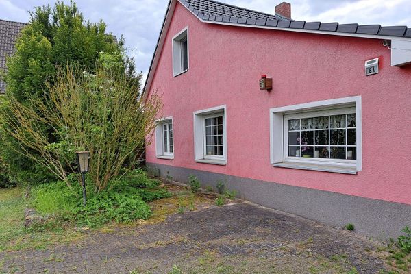 Casa unifamiliare indipendente su terreno di 753 m² + garage doppio, Berlino-Heinersdorf