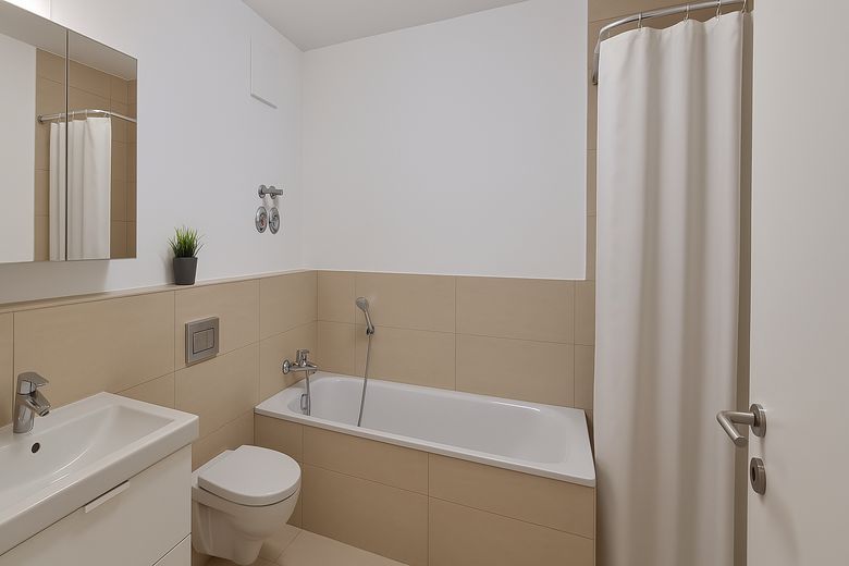 Bad mit Badewanne und Dusche