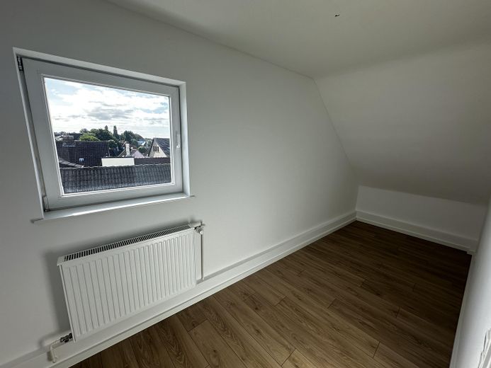 Frisch sanierte DG-Wohnung an der Weser – Zimmer2