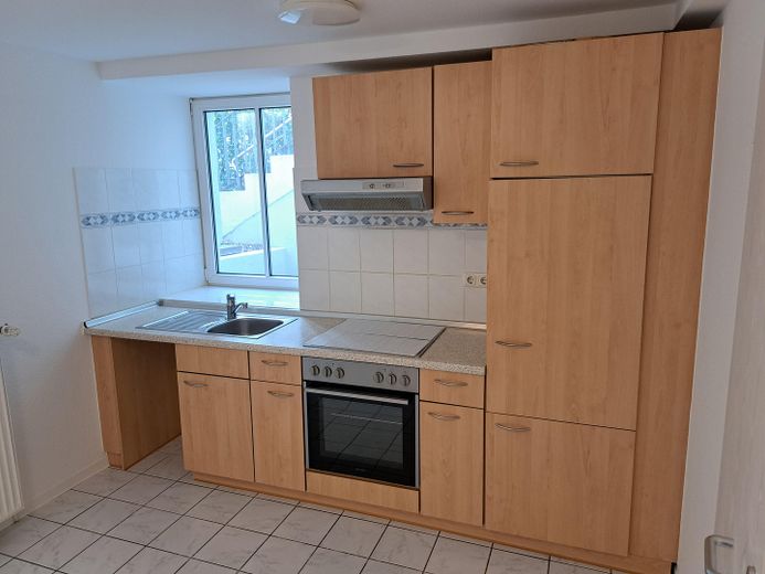 Appartamento di 2 locali seminterrato nel centro – Einbauküche