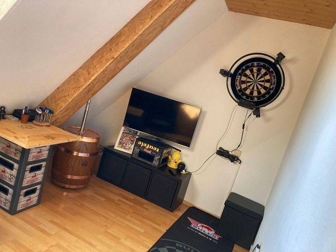 Ruim 3,5-kamerappartement met balkon, tuin en parkeerplaats – Foto 13