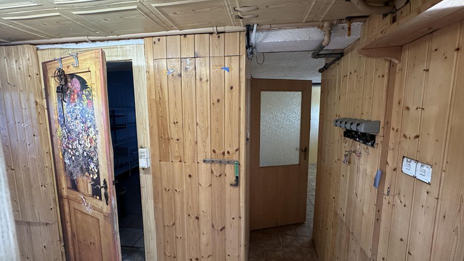 Eigenheim am SW-Stadtrand mit schönem Garten – Kellergang zu den zwei Räumen