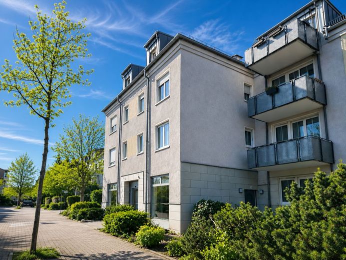 WOHNUNGSPAKET MIT 4 VERMIETETEN EIGENTUMSWOHNUNGEN + TG – Hausansicht