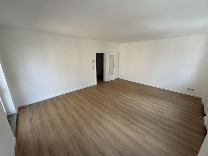 Zentrumsnahe, ruhige 2,5-Zimmer-Wohnung mit Balkon in Brühlervorstadt – Wohnzimmer 4
