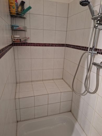 Mehrgenerationenhaus plus Gewerbe – Dusche Kinderzimmer 2