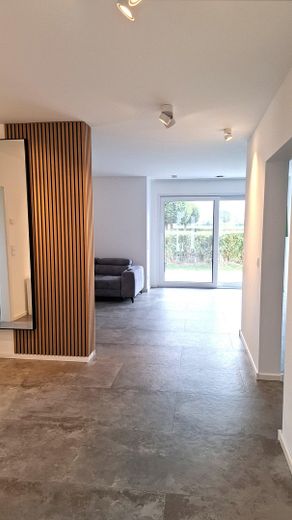 neuwertiges Einfamilienhaus mit der Doppelgarage – Flur EG