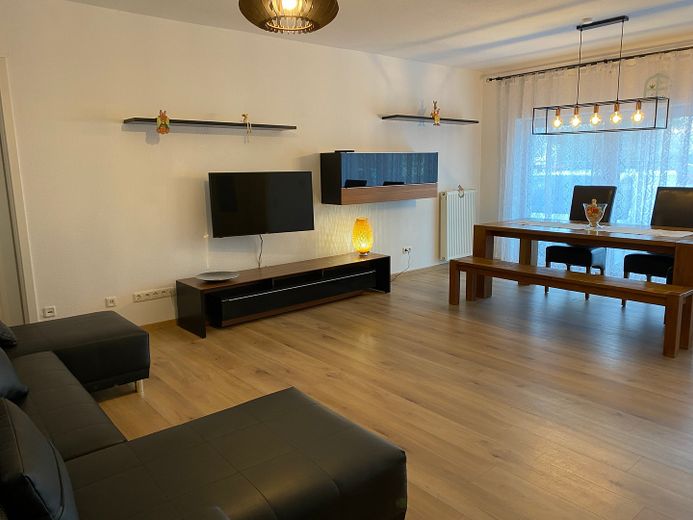 Top Lage  4-Zi. Maisonette mit Dachgarten, klimatisiert! – Wohnzimmer 