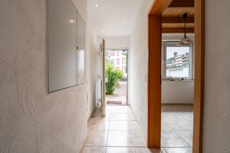 Kirchhain- Innenstadt Zentral - Frisch renoviertes Wohnhaus ! – Foto 9