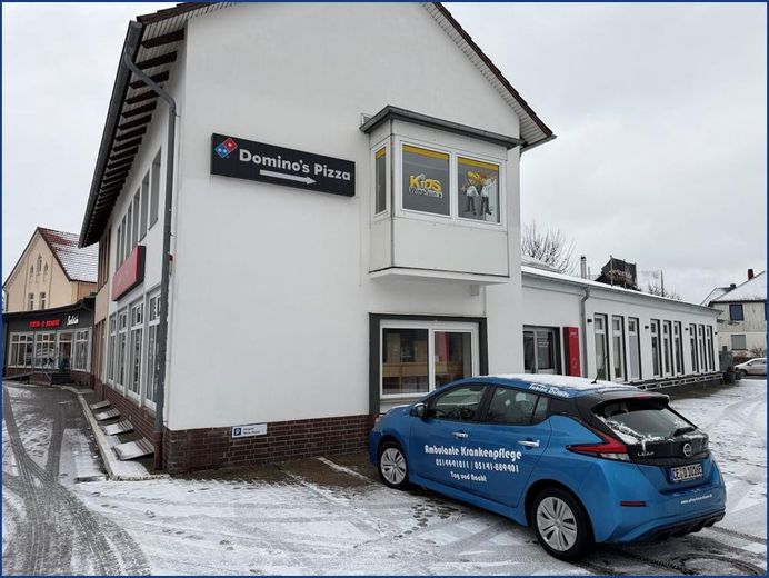 160 m² Gewerbefläche in guter Lage (B3) - direkt vom Eigentümer – Seitenansicht mit Stellplätzen
