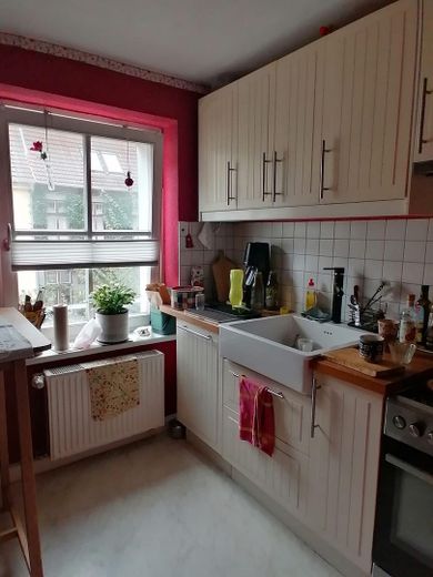 Sonnige 2-Zimmer-ETW, Balkon, 1.Etage, östl. Altstadt, v.privat – Küche1