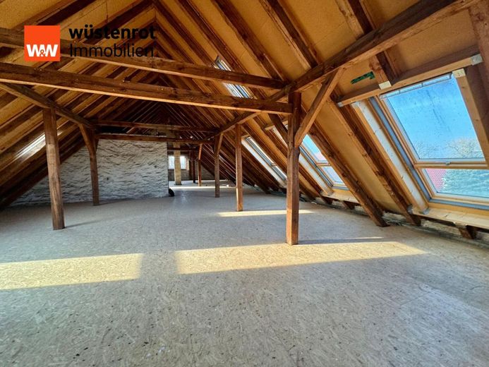 Circa 23.000EUR Einnahmen durch PV-Anlage! MFH mit 5 Einheiten, Garagen und Scheune bei Jüterbog. – Ausbaureserve