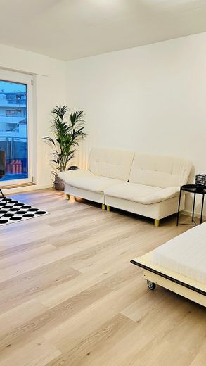 مجددة. مفروشة. مثالية لك! - شقة عالية الجودة مع شرفة كبيرة – Wohnzimmer