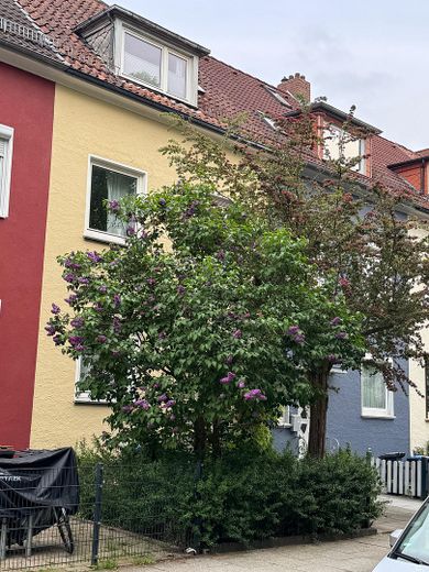 Kleines MFH mit drei Wohnungen und Garten - Bremen-Osterfeuerberg – Frontansicht