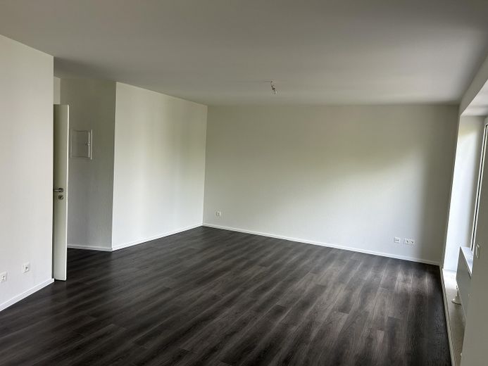 Penthouse tarzında tamamen yenilenmiş ve boş (kiralanmamış) – Wohnzimmer