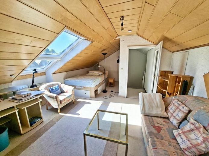 CITYHOUSE: Schöne, gepflegte Doppelhaushälfte, mit großem Garten, Kamin, Garage und Stellplatz – Dachgeschoss (Nutzfläche)
