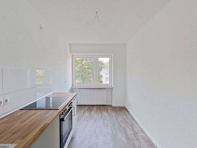 Schicke 3-Zimmer-Wohnung mit BALKON und EINBAUKÜCHE – Ansicht I: Küche