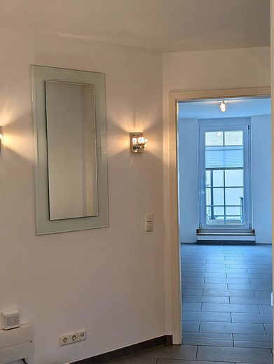 Exclusive 3-Zimmer-Etagenwohnung in Bestlage - Komfortabel, barrierefrei, Lift & ideal für Paare – Flur 2