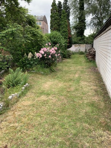 Großfamilienparadies mit großem Grundstück und zu prüfender Entwicklungsperspektive – Garten