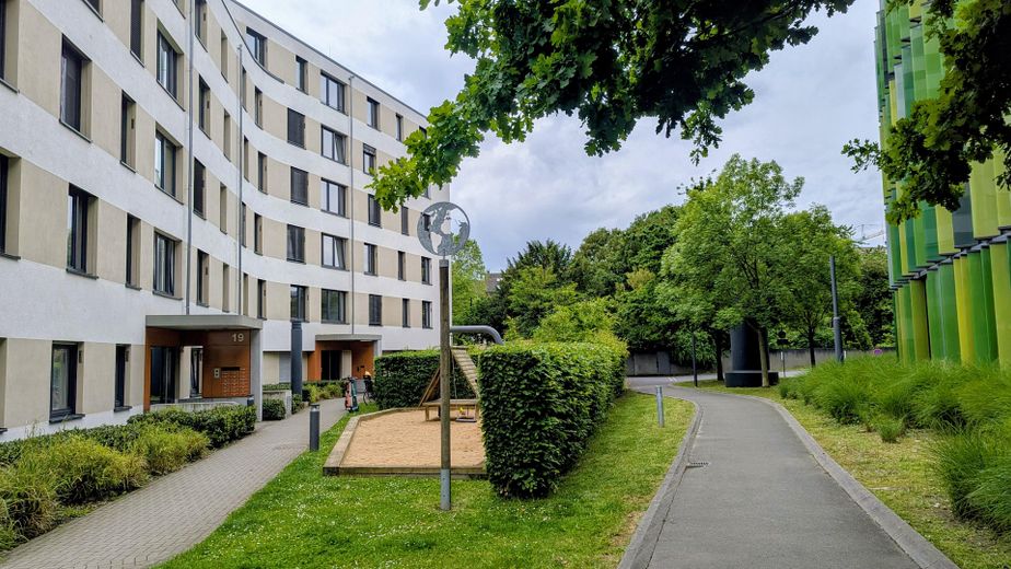 Moderne 2-Zimmer-Gartenwohnung in Rheinnähe – Barrierefreies Wohnen in Köln-Bayenthal – Haus mit Umgebung
