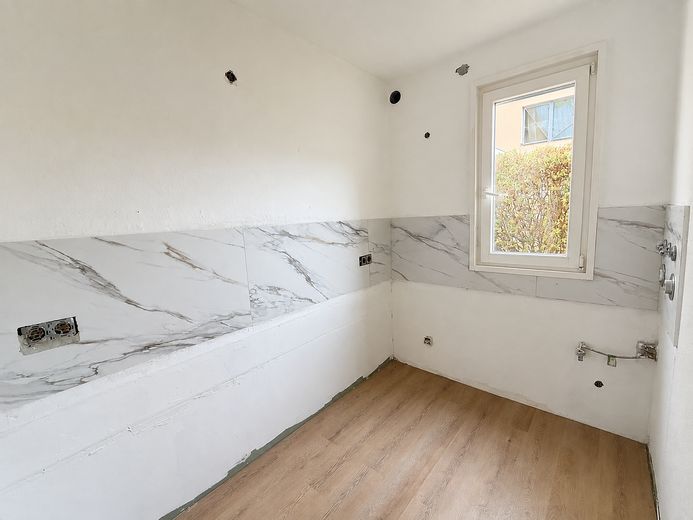 Helle 2-Zimmer-Wohnung in Kornwestheim | Terrasse, Garten, TG, renoviert & E-Rollläden – Küche