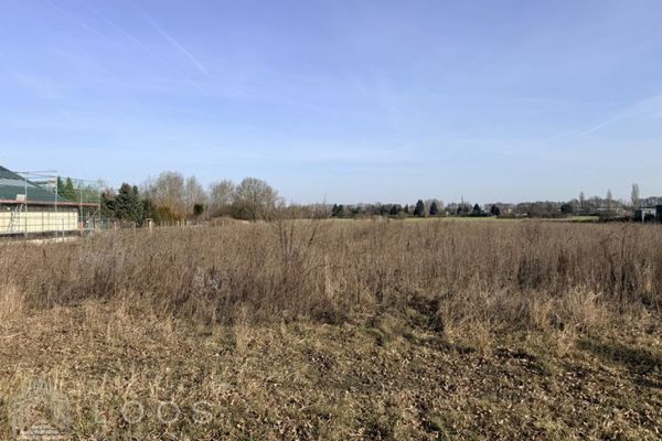 Sin comisión: terreno edificable de 2.482 m² totalmente urbanizado en Finsterwalde