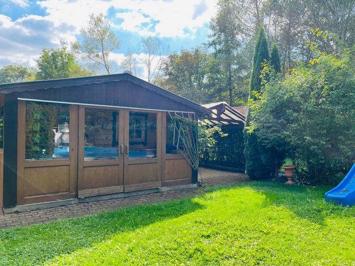 Gartenhaus mit Terrasse