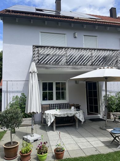 Doppelhaushälfte sucht neuen Eigentümer – Terrasse