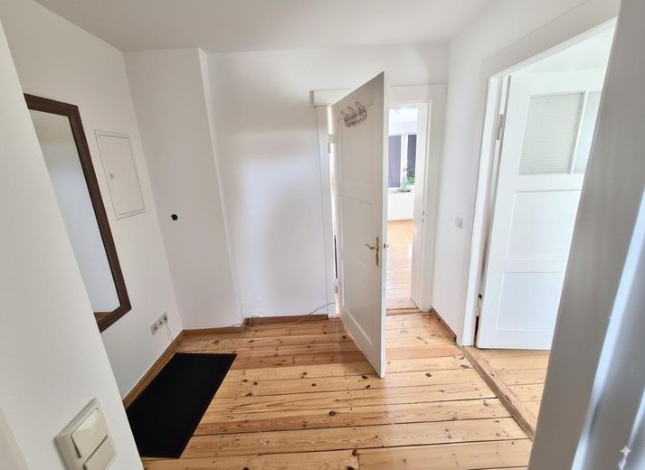 Bonito apartamento de 1 habitación con balcón y cocina en Luckenwalde – Flur