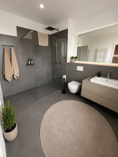 Penthouse-Wohnung mit Dachterasse, Klimaanlage, hochwertiger Einbauküche und Ankleide – Foto 10