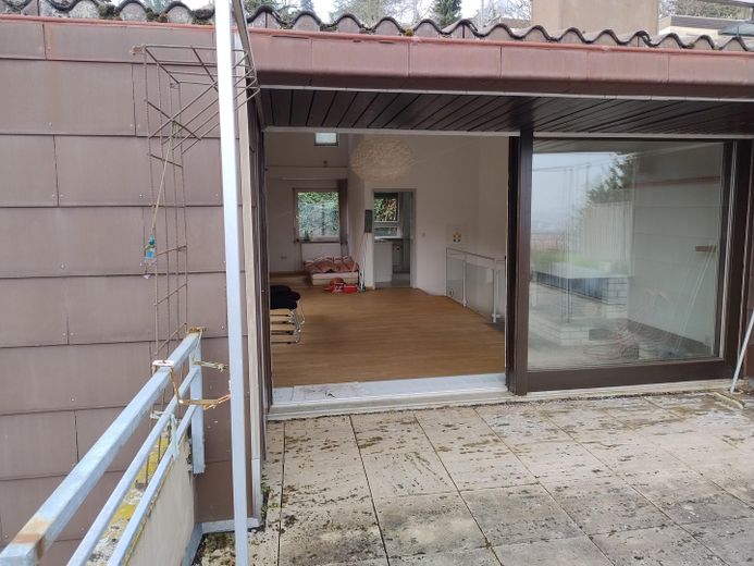 3-Zimmer Maisonette Wohnung in Stuttgart Süd mit grosser Terrasse, Aussicht und Garage – Terrasse Eingang