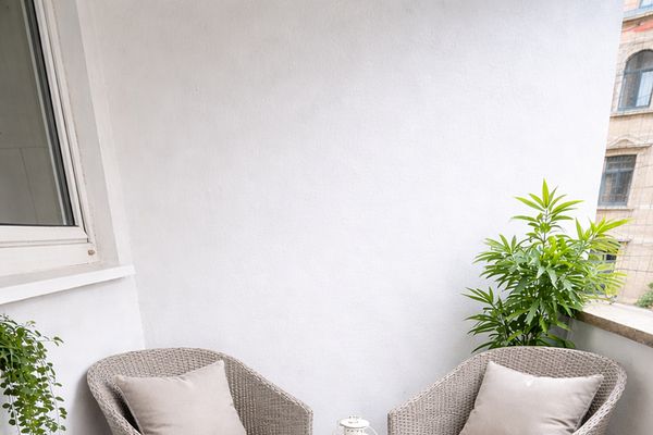Provisionsfrei: Möbliertes Apartment mit Loggia im Heusteigviertel