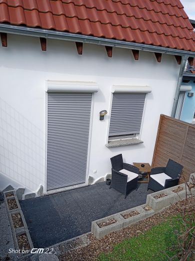 freistehendes Einfamilienhaus mit Einliegerwohnung, saniert und voll möbliert – Terrasse Apartment