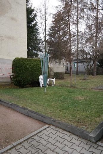 Kleine 2-Zimmer mit Laminat, Stellplatz und Dusche in ruhiger Lage! – SAM_7738