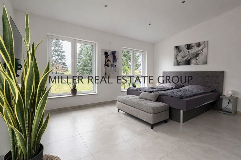 Exklusive Luxusvilla in 85095 Denkendorf - Einliegerwohnung, XXL-Garage, Südgarten &amp; unverbaubarer Weitblick! – Schlafzimmer