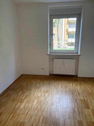 For rent to a shared apartment: 2-room apartment directly at the Flaucher! renovated, 3-room eat-in kitchen! – Foto 5
