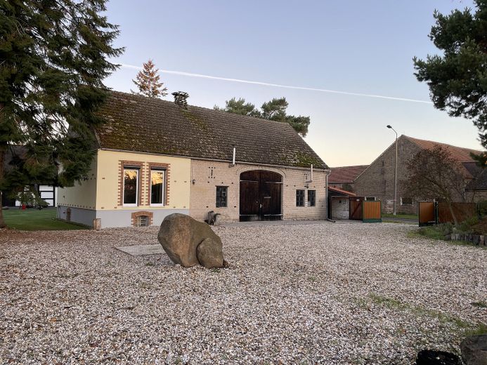 Zauberhaftes Reetdachhaus, große Scheune, großzügiges Grundstück, in der Ruhe des Naturparks – Scheune