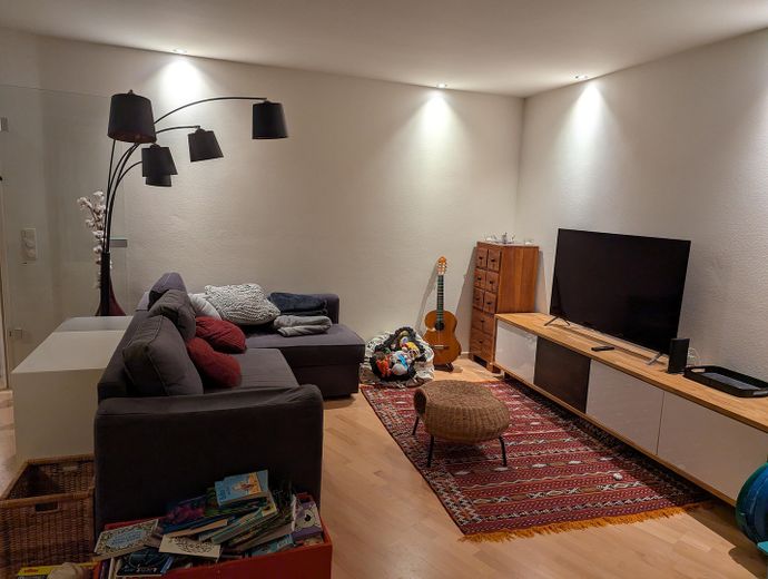Provisionsfrei: Schöne Eigentumswohnung mit Loggias nahe Neue Mitte Altona – Wohnzimmer