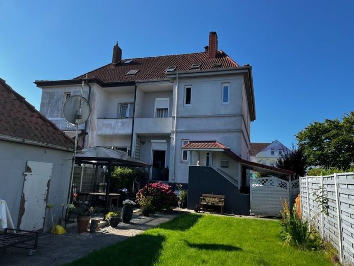 Casa unifamiliare in vendita con bel giardino a Wilhelmshaven. – Foto 1