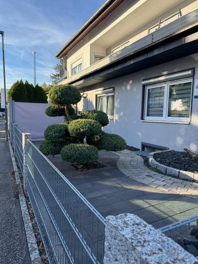 Due unità abitative sotto lo stesso tetto – appartamento con alloggio indipendente e ingresso separato“ – Foto 1