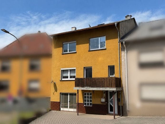 Ruime een- tot tweegeneratiewoning met groot perceel – Foto 1