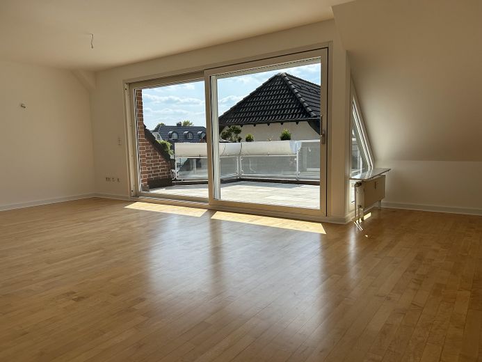 exklusive penthouseartige Dachgeschosswohnung mit großzügiger Dachterrasse in Dortmund-Kirchhörde – Wohnzimmer